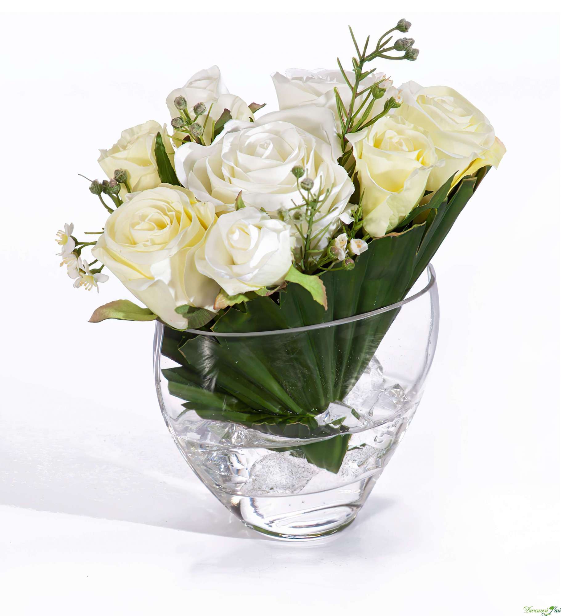 Композиция Розы малые в Пальмовом листе с кристаллами в воде, стеклянная ваза, бело-ванильные, Н=23 см